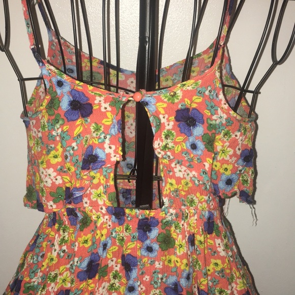 Cute Peek-A-Boo Back Floral Mini Dress - Picture 4 of 7